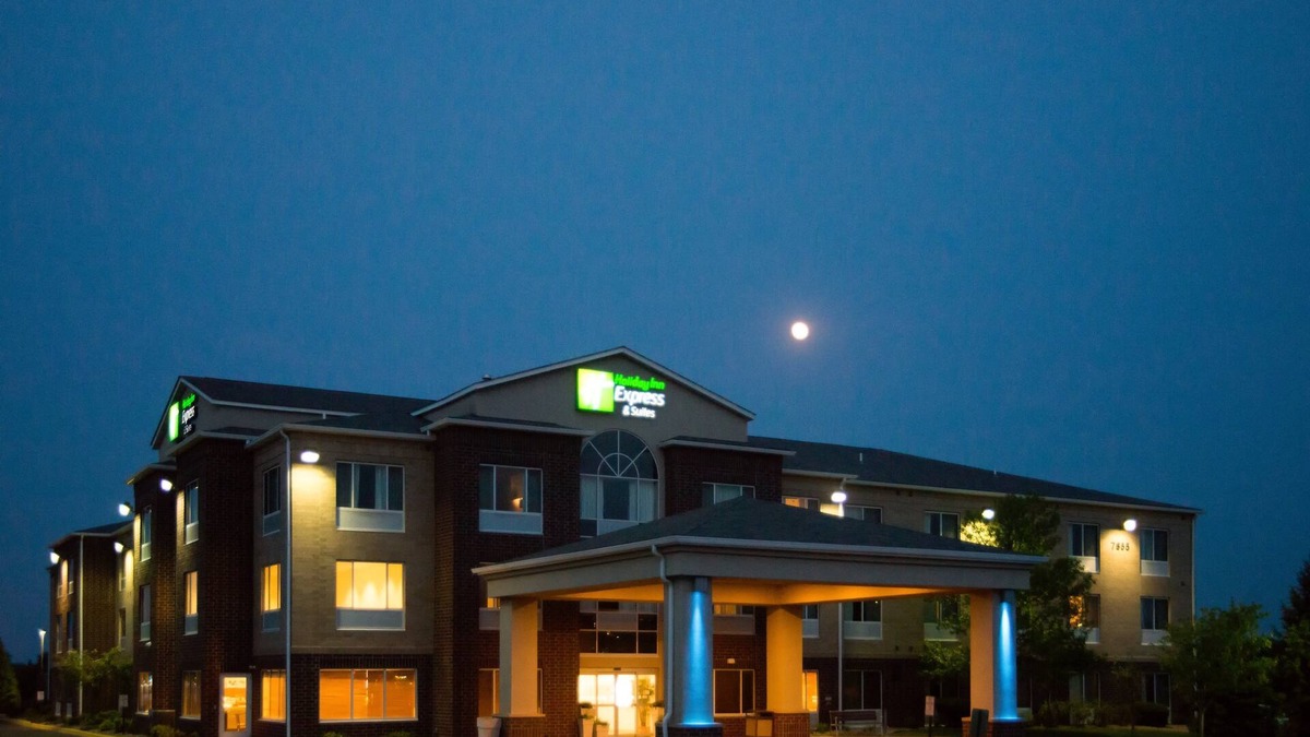 Chanhassen Hotel | Holiday Inn Express Hotel & Suites Chanhassen by IHG