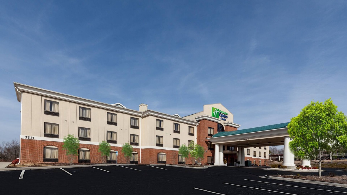 Greensboro Hotel | Holiday Inn Express Hotel & Suites Greensboro - East by IHG