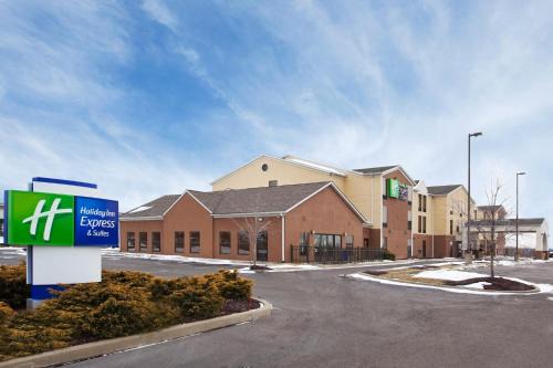 Streetsboro Hotel | Holiday Inn Express Hotel & Suites Cleveland-Streetsboro by IHG