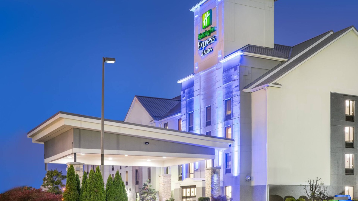 Jeffersontown Hotel | Holiday Inn Express Hotel & Suites Louisville East by IHG