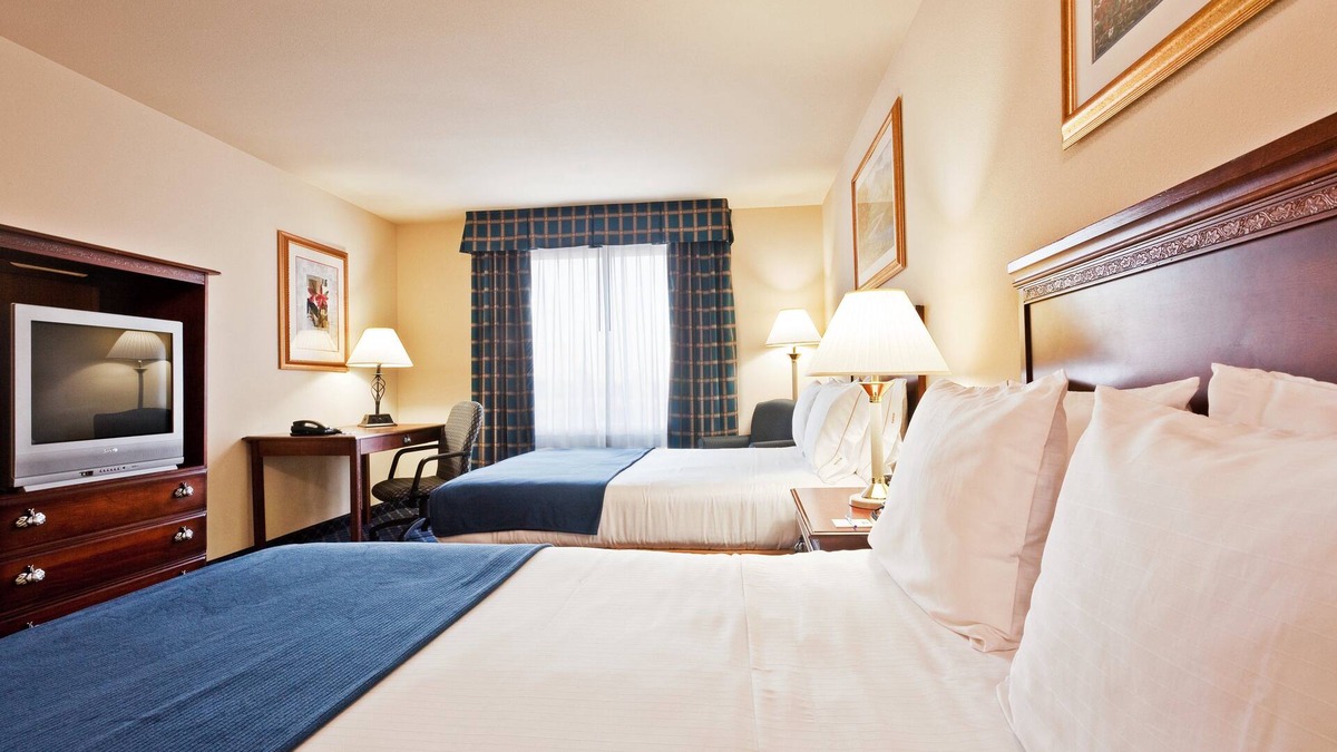Paragould Hotel | Holiday Inn Express Hotel & Suites Paragould by IHG