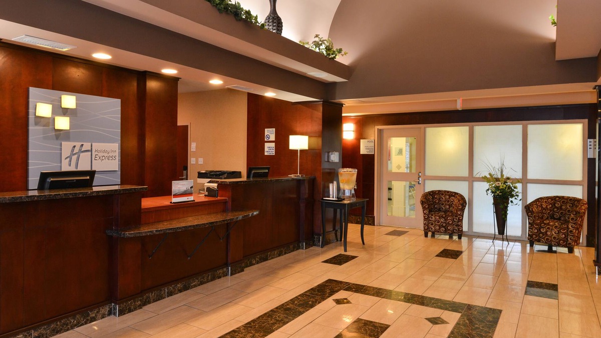 Northeast Edmonton Hotel | Holiday Inn Express Hotel & Suites Edmonton North by IHG