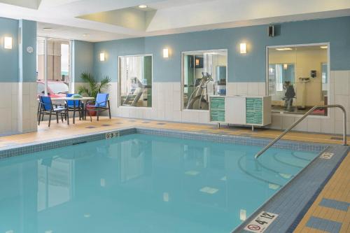 North Bay Hotel | Holiday Inn Express Hotel & Suites North Bay by IHG