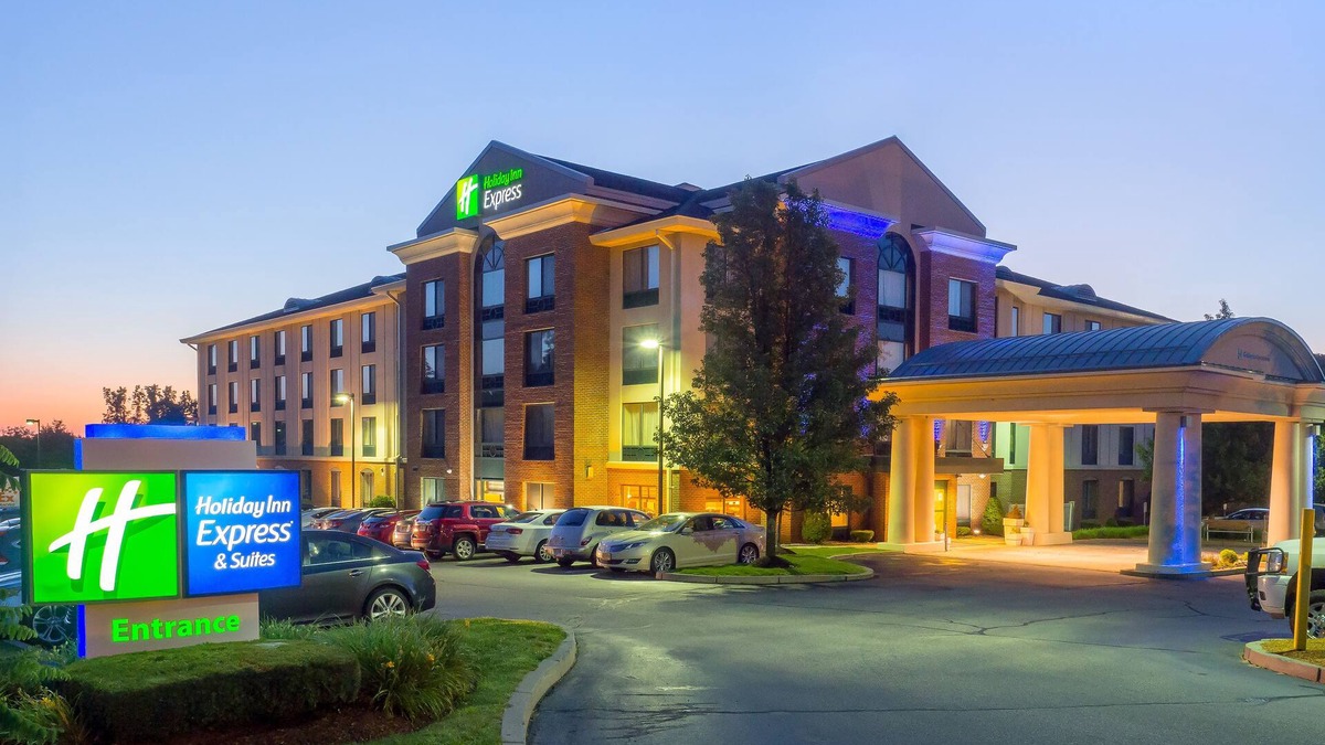 Auburn Hotel | Holiday Inn Express Hotel & Suites Auburn by IHG