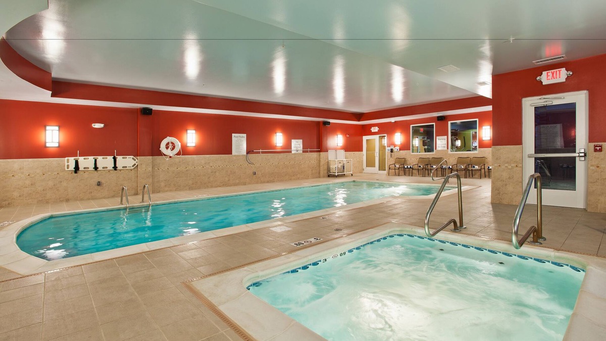 Dayton Hotel | Holiday Inn Express Hotel & Suites Dayton South - I-675 by IHG