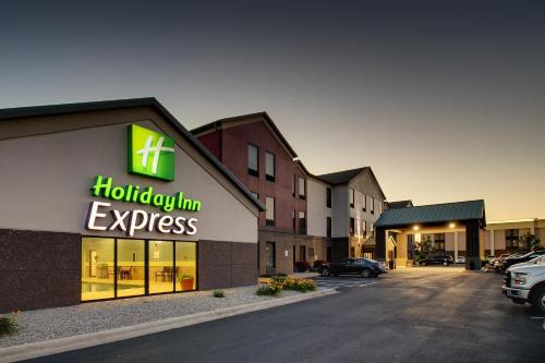 Lebanon Hotel | Holiday Inn Express Hotel & Suites Lebanon by IHG