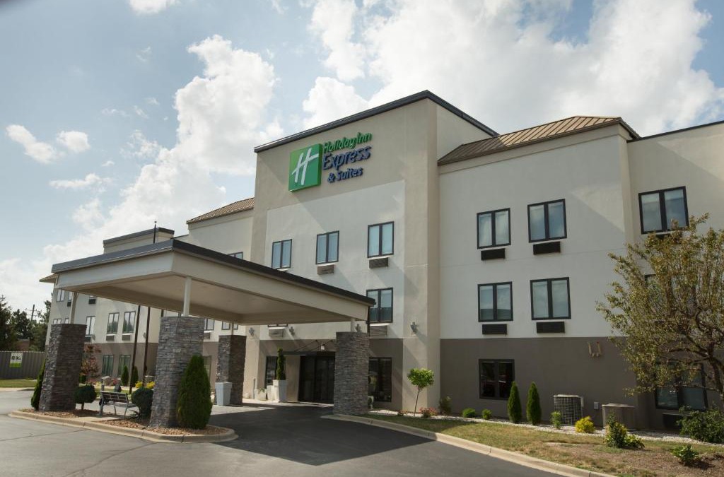 Madison Hotel | Holiday Inn Express Hotel & Suites Madison by IHG