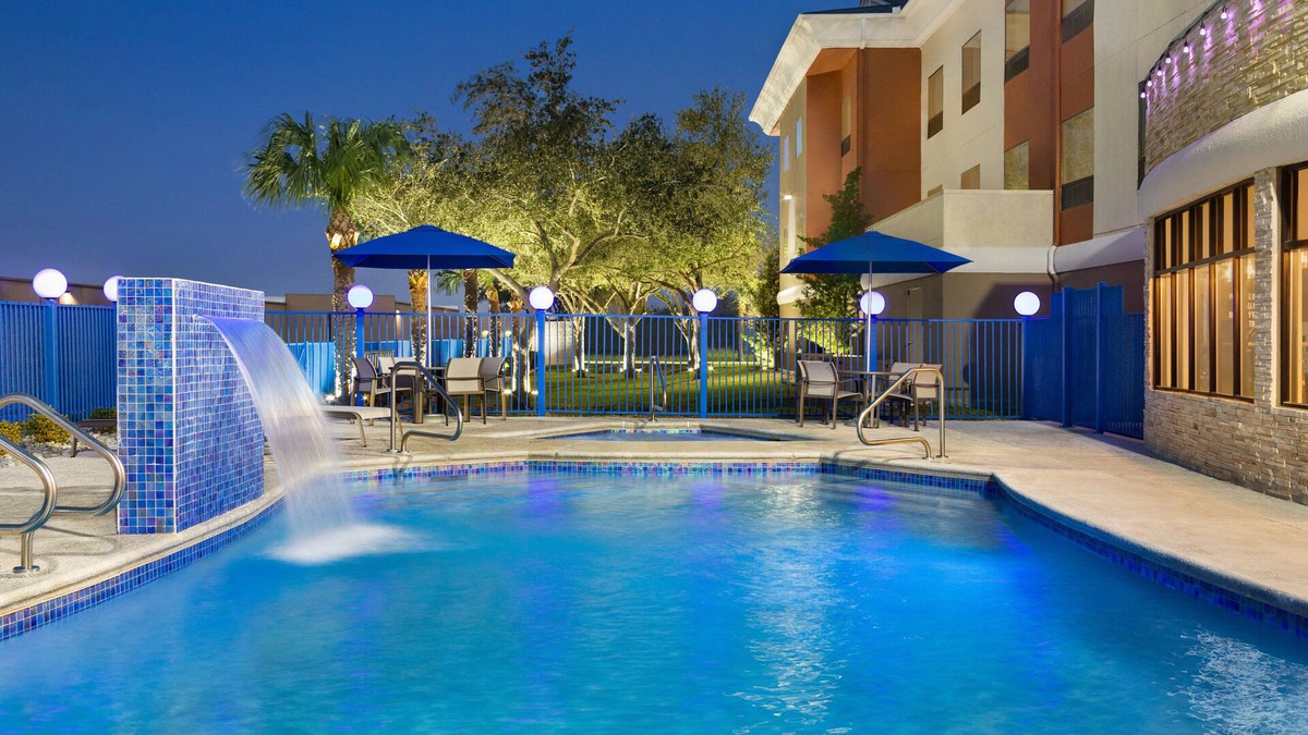 Mission Hotel | Holiday Inn Express Hotel & Suites Mission-McAllen Area by IHG