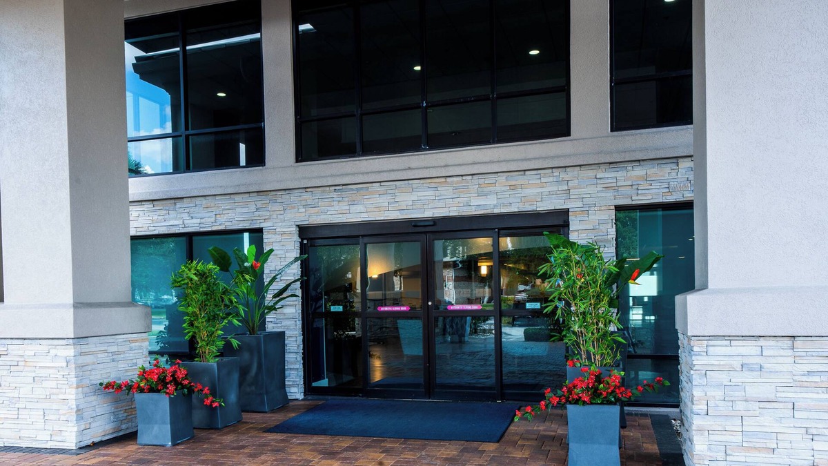 Oldsmar Hotel | Holiday Inn Express Hotel & Suites Tampa Northwest - Oldsmar by IHG