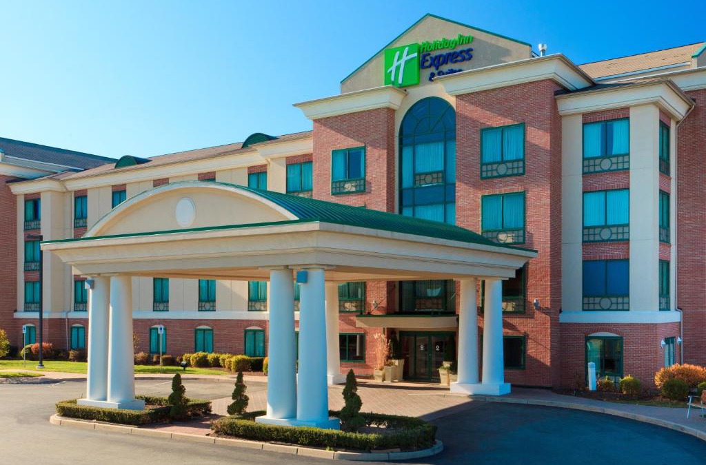 Warwick Hotel | Holiday Inn Express Hotel & Suites Warwick-Providence Airport by IHG
