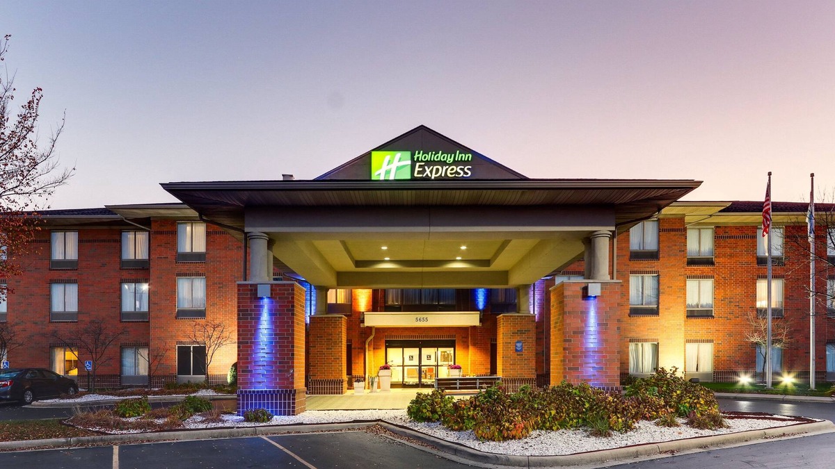 Kettering Hotel | Holiday Inn Express Hotel & Suites Dayton-Centerville by IHG
