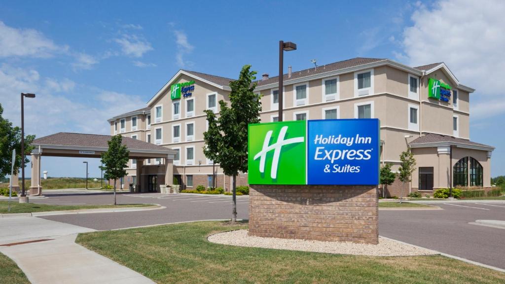 Rogers Hotel | Holiday Inn Express Hotel & Suites Rogers by IHG