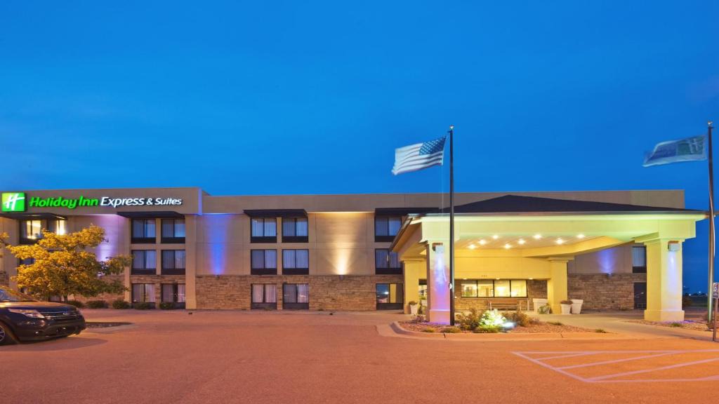 Colby Hotel | Holiday Inn Express Hotel & Suites Colby by IHG