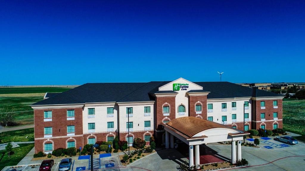 Pampa Hotel | Holiday Inn Express Hotel & Suites Pampa by IHG