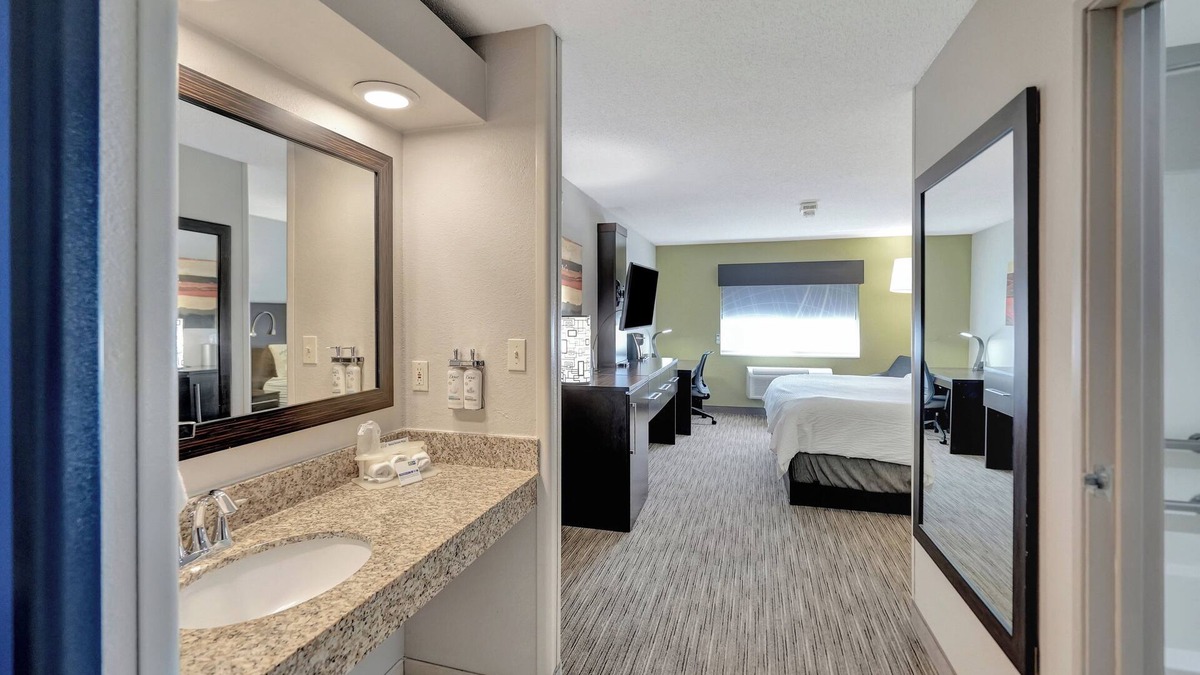 Beatrice Hotel | Holiday Inn Express Hotel & Suites Beatrice by IHG