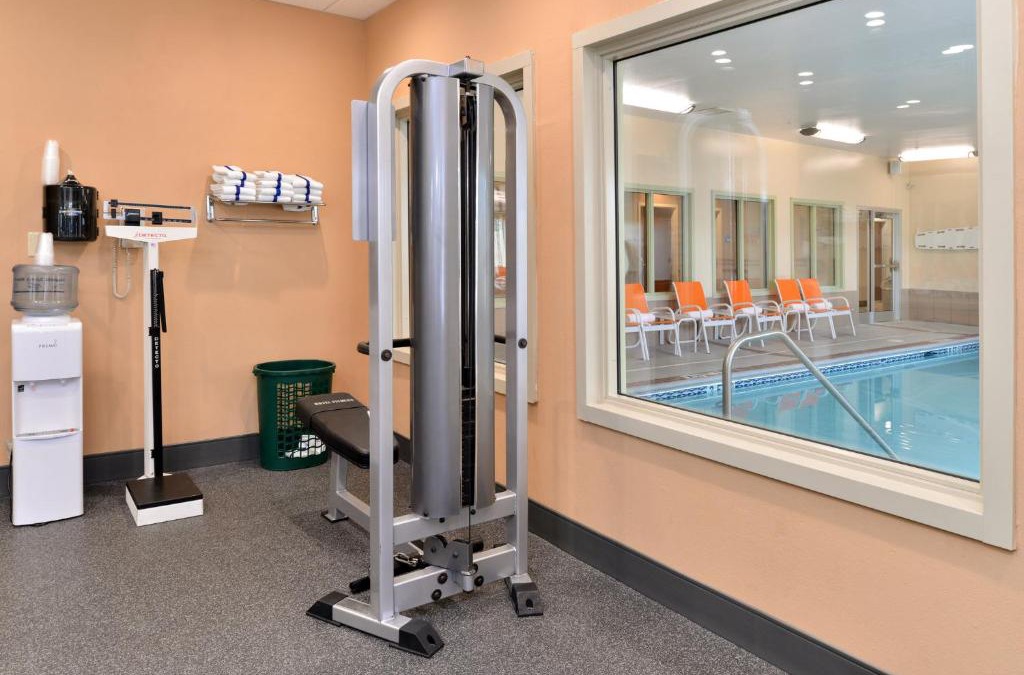 Blue Ash Hotel | Holiday Inn Express Hotel & Suites Cincinnati-Blue Ash by IHG