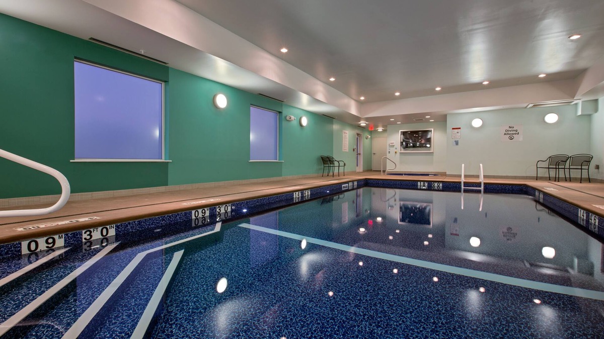 Carlisle Hotel | Holiday Inn Express Hotel & Suites, Carlisle-Harrisburg Area by IHG