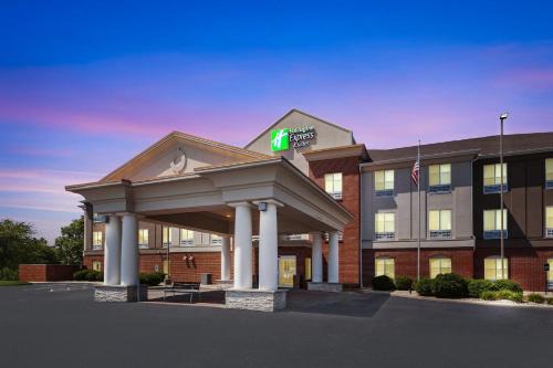Champaign Hotel | Holiday Inn Express Hotel & Suites Urbana-Champaign-U of I Area by IHG
