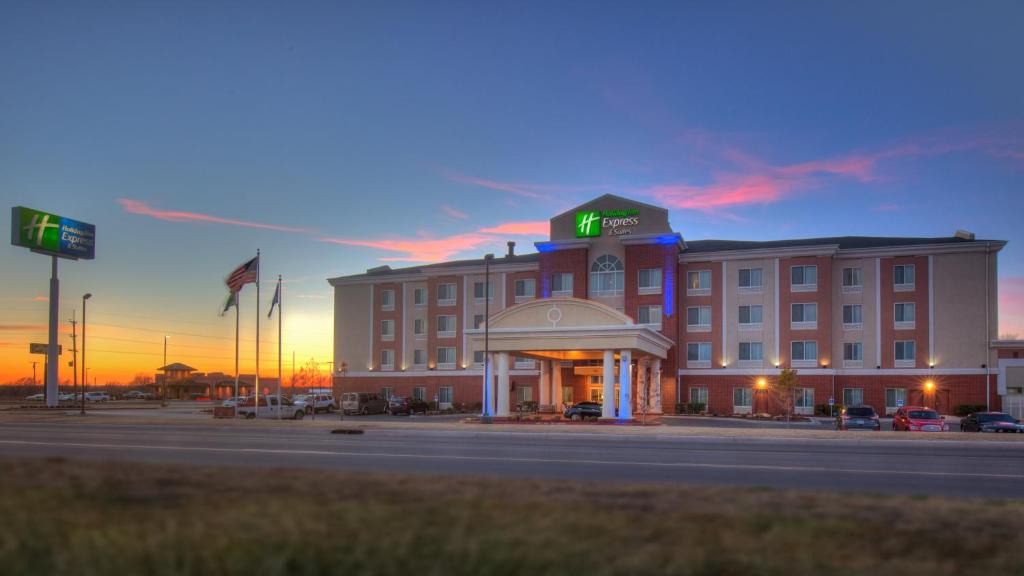 Elk City Hotel | Holiday Inn Express Hotel and Suites Elk City by IHG