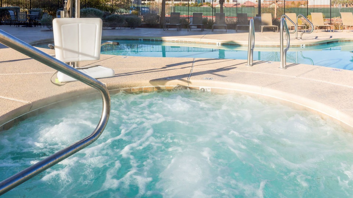 Whitney Ranch Hotel | Holiday Inn Express Hotel & Suites Henderson by IHG