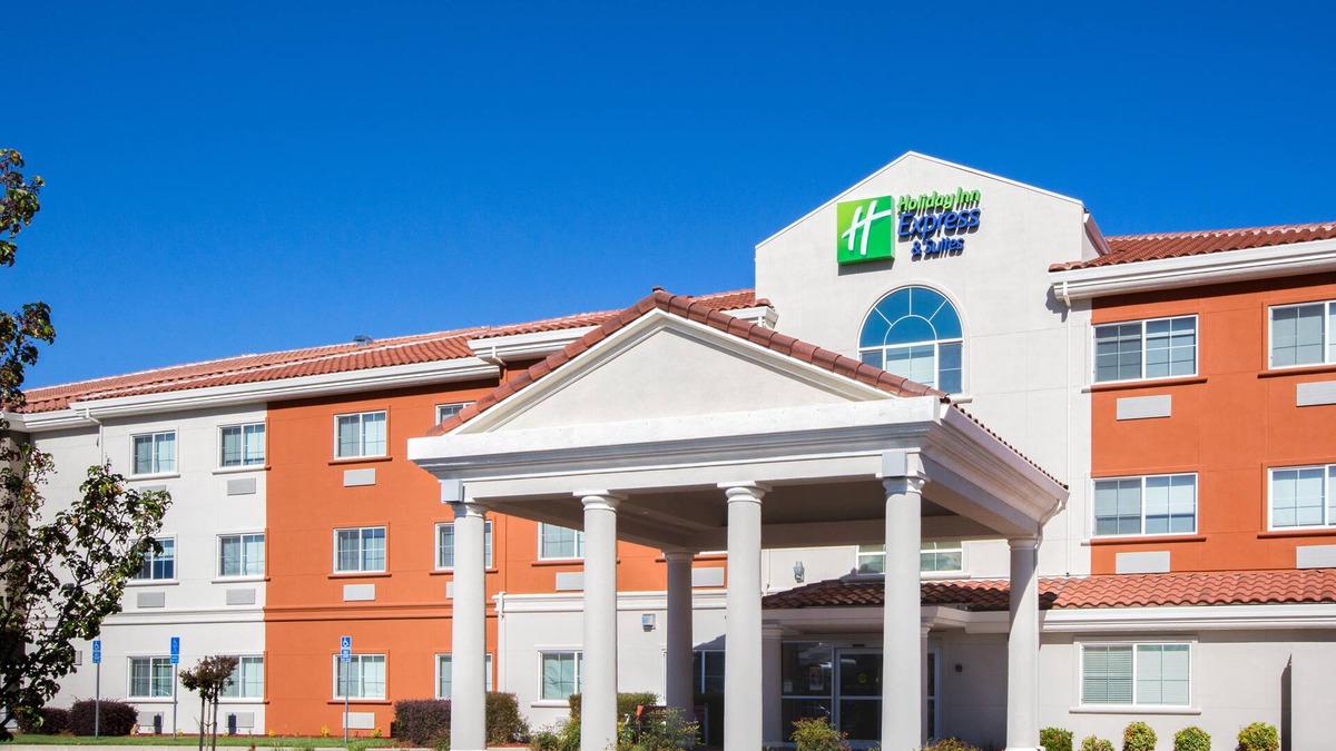 Oroville Hotel | Holiday Inn Express Hotel & Suites Oroville Lake by IHG