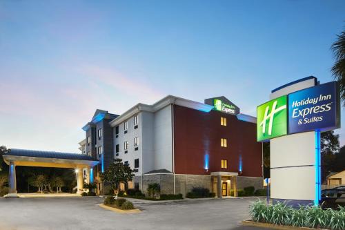 West Pensacola Hotel | Holiday Inn Express Hotel & Suites Pensacola-West Navy Base by IHG
