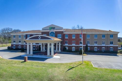 Talladega Hotel | Holiday Inn Express Hotel & Suites Talladega by IHG
