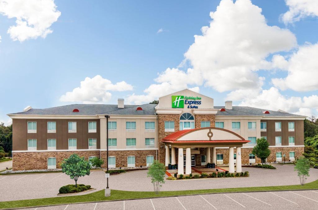 Winona Hotel | Holiday Inn Express Hotel Winona North by IHG