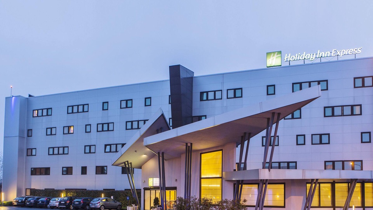 Case Nuove Hotel | Holiday Inn Express Milan - Malpensa Airport by IHG