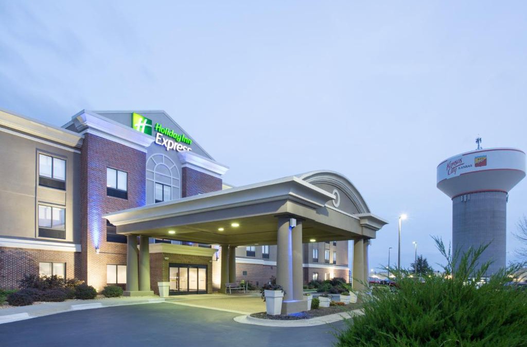 I-435 West KC-KS Hotel | Holiday Inn Express Kansas City - at the Legends! by IHG