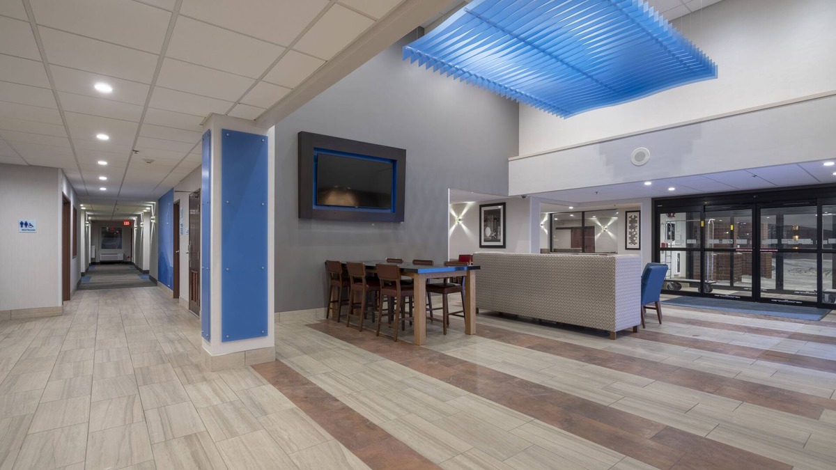Coon Rapids Hotel | Holiday Inn Express Minneapolis/Coon Rapids/Blaine by IHG
