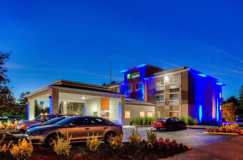 Newberg Hotel | Holiday Inn Express Newberg - Wine Country by IHG
