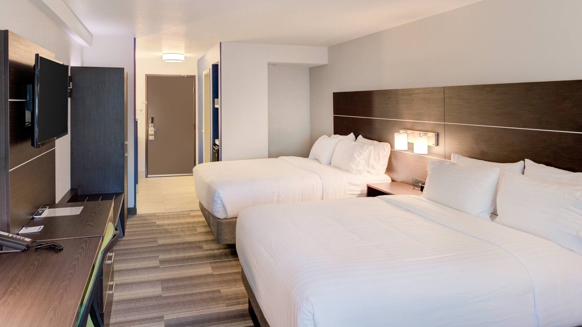 Newberg Hotel | Holiday Inn Express Newberg - Wine Country by IHG