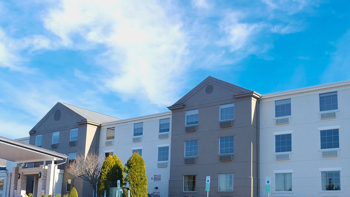 Bridgeville Hotel | Holiday Inn Express Pittsburgh-Bridgeville by IHG