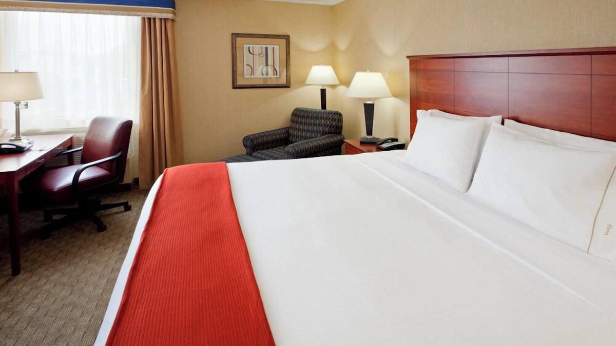 Ramsey Hotel | Holiday Inn Express Ramsey-Mahwah by IHG