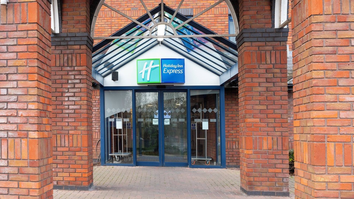 Acton Trussell Hotel | Holiday Inn Express Stafford by IHG