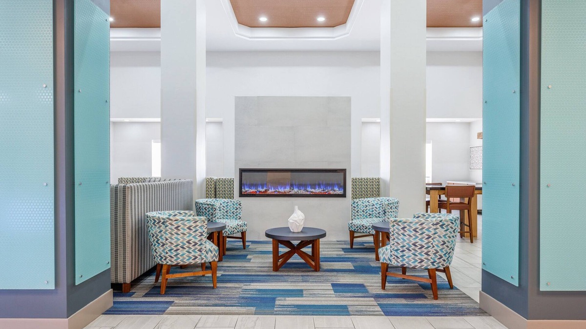 Williamsburg Hotel | Holiday Inn Express & Suites Williamsburg by IHG