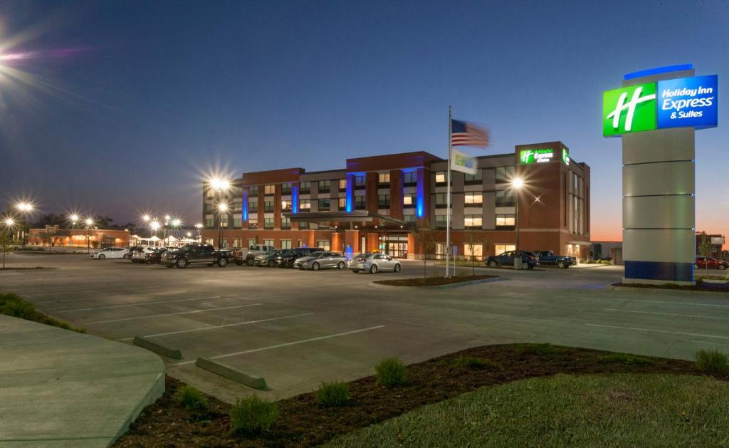 Dodge City Hotel | Holiday Inn Express & Suites - Dodge City by IHG