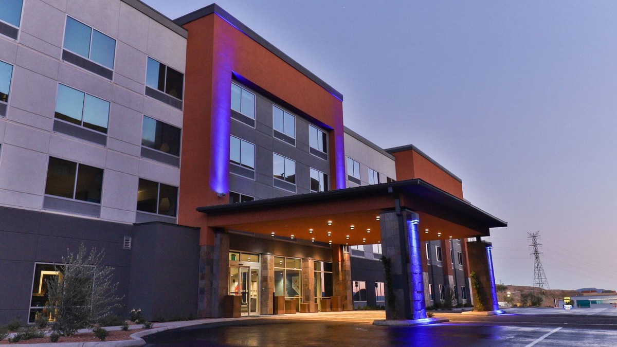 Mission Hills Hotel | Holiday Inn Express & Suites Henderson South - Boulder City by IHG