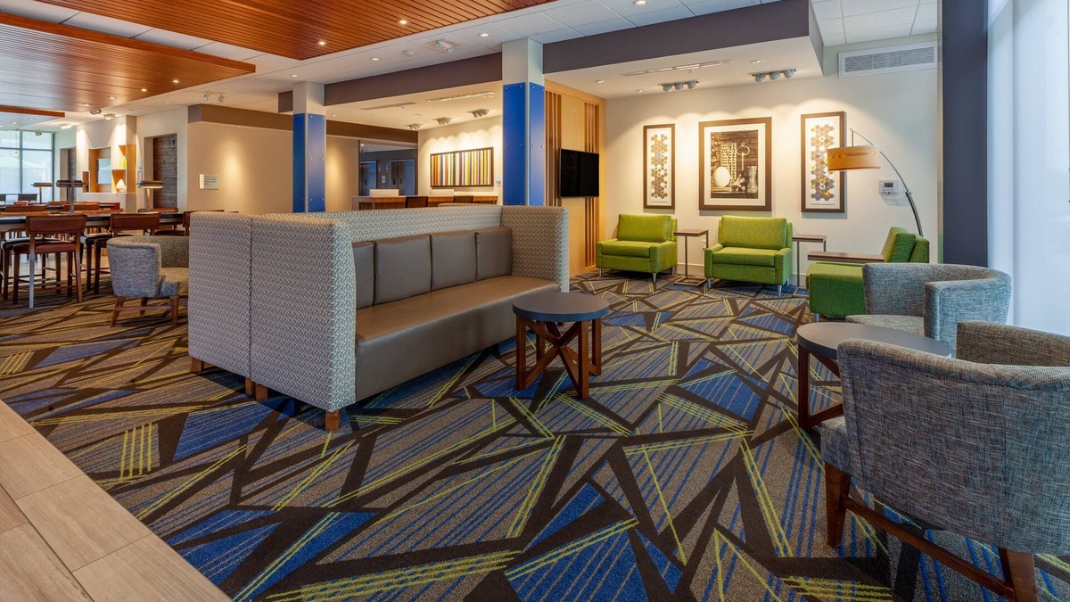 Knoxville Hotel | Holiday Inn Express & Suites Brunswick - Harpers Ferry Area by IHG