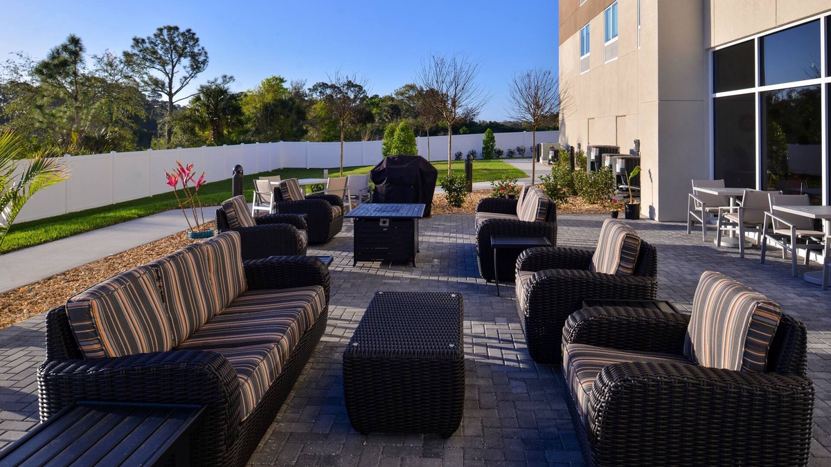 Melbourne Hotel | Holiday Inn Express & Suites West Melbourne by IHG
