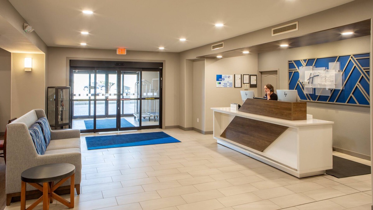 Sioux City Hotel | Holiday Inn Express & Suites Sioux City - Southern Hills by IHG