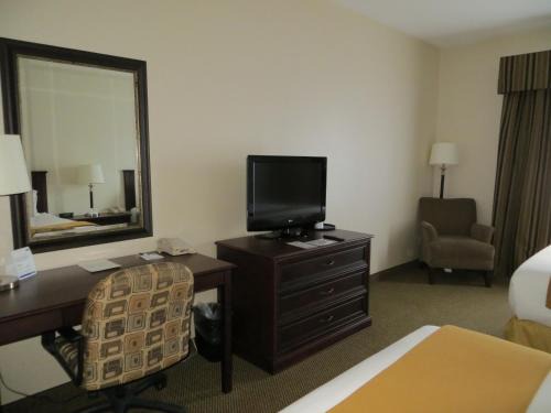 Whitecourt Hotel | Holiday Inn Express & Suites Whitecourt by IHG
