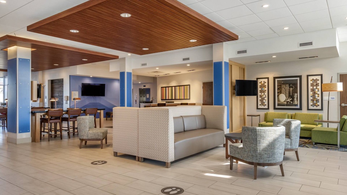 Carlisle Hotel | Holiday Inn Express & Suites Carlisle Southwest – I-81 by IHG