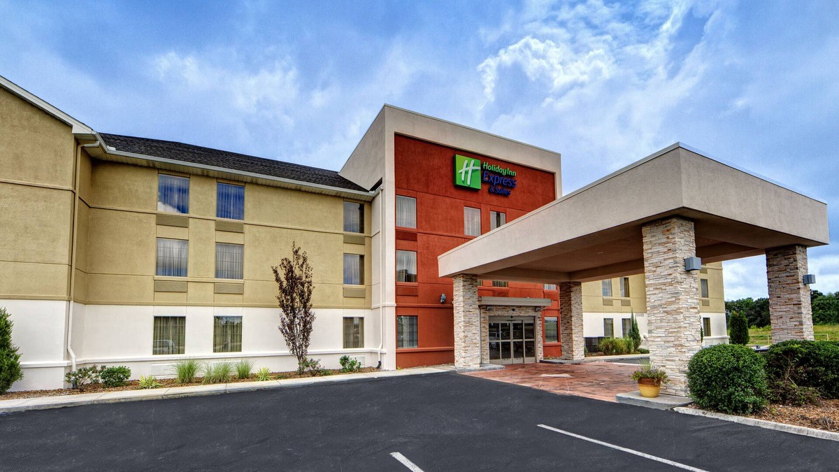 Crossville Hotel | Holiday Inn Express & Suites Crossville by IHG