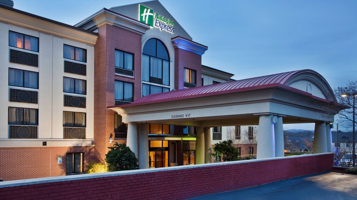 Greenville Downtown Hotel | Holiday Inn Express & Suites Greenville - Downtown by IHG