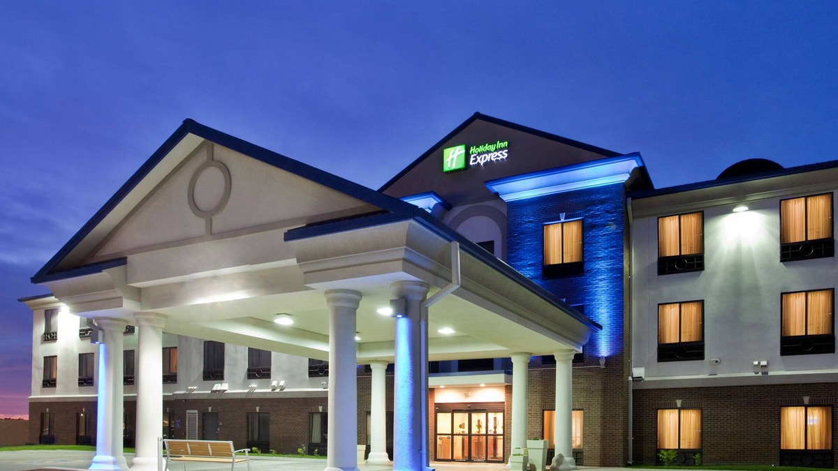 McPherson Hotel | Holiday Inn Express & Suites McPherson by IHG