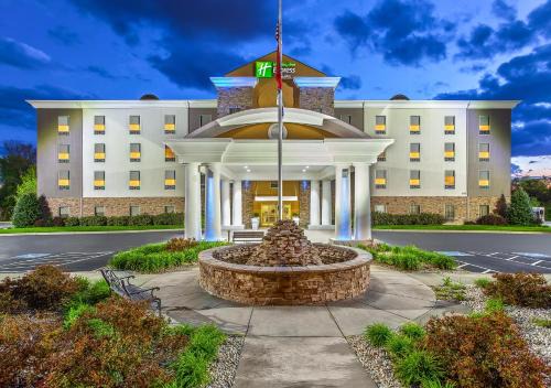 Morristown Hotel | Holiday Inn Express & Suites Morristown by IHG