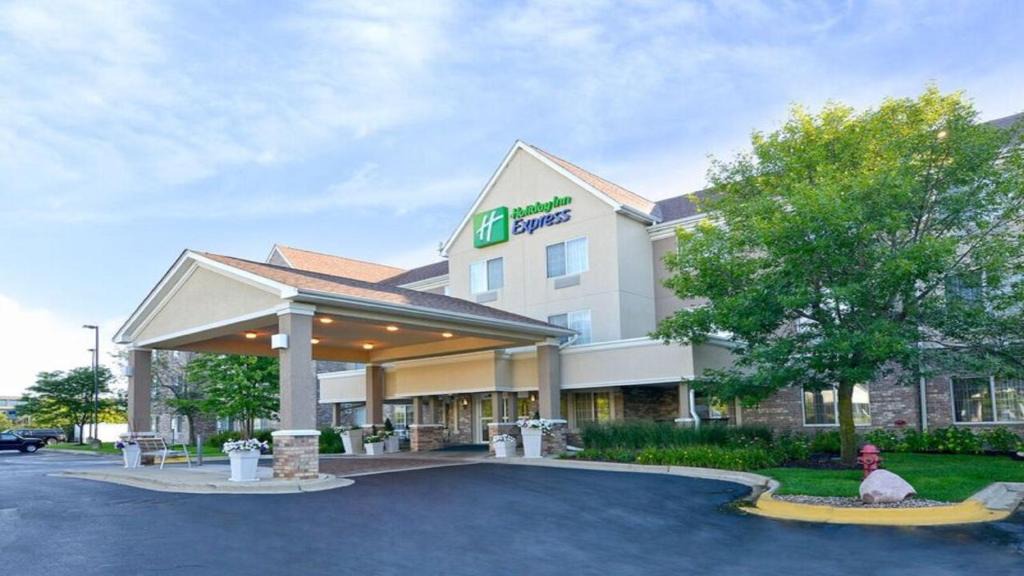 Riverwoods Hotel | Holiday Inn Express & Suites Chicago-Deerfield Lincolnshire by IHG