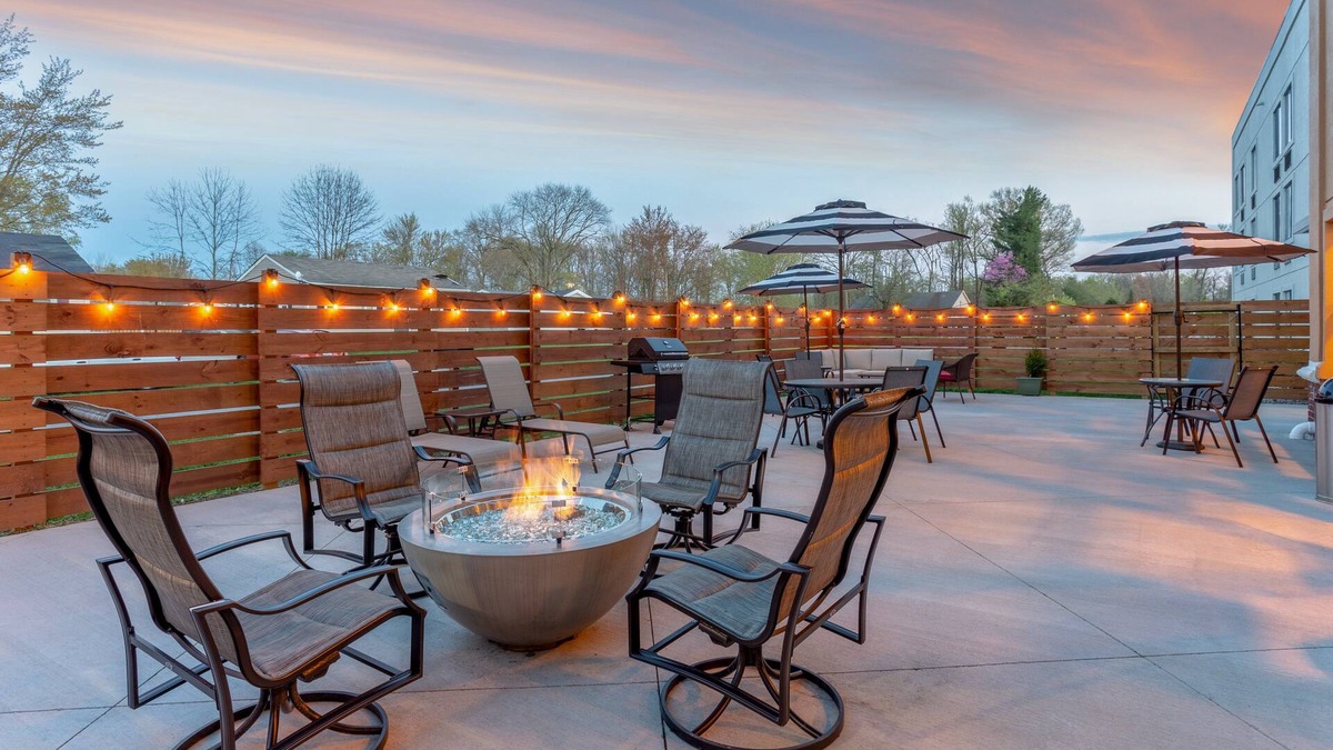 Scottsburg Hotel | Holiday Inn Express & Suites Scottsburg by IHG